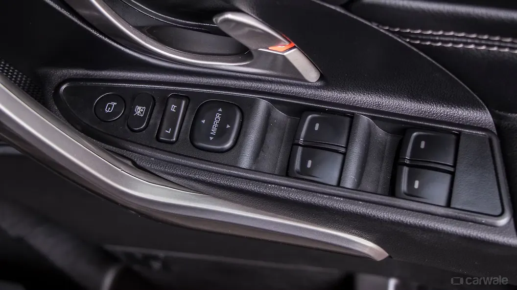 XUV500 Front Driver Power Window Switches Image, XUV500 Photos in India