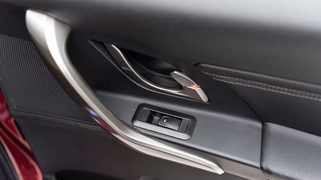 XUV500 Rear Power Window Switches Image, XUV500 Photos in India CarWale