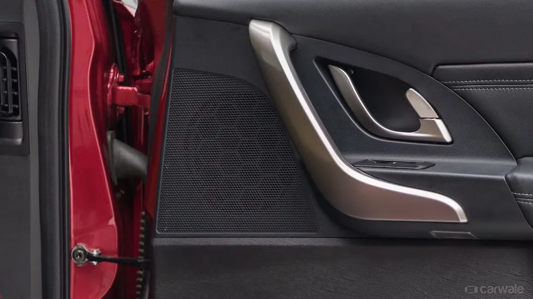 XUV500 Rear Speakers Image, XUV500 Photos in India CarWale