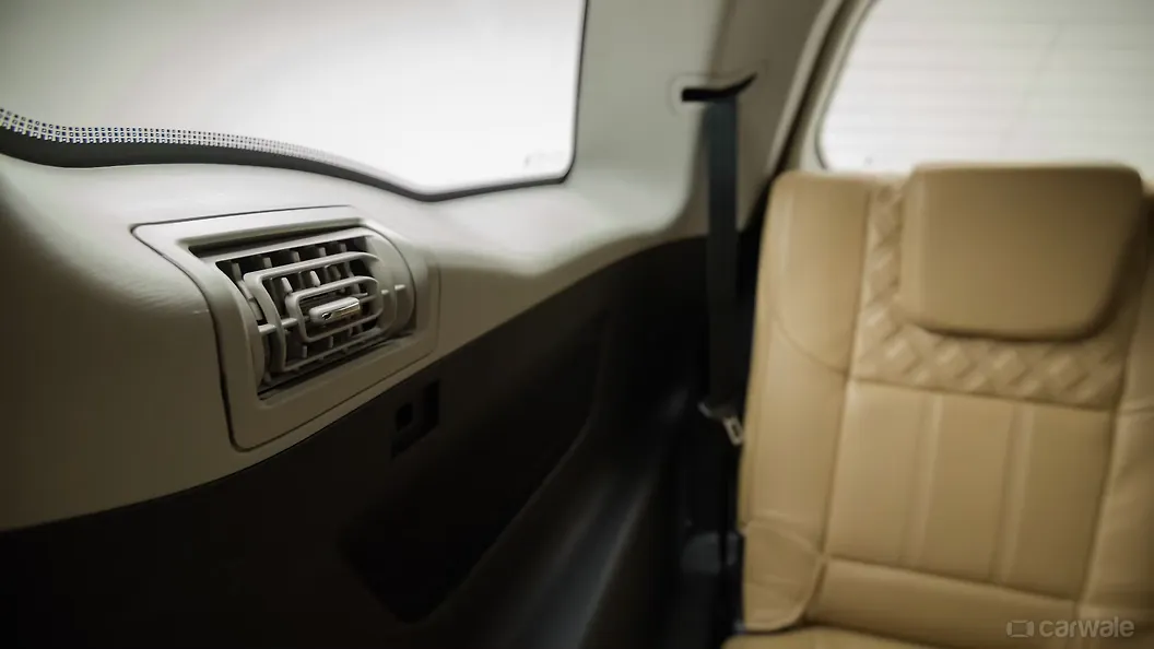 XUV500 Third Row Air Vent Image, XUV500 Photos in India CarWale