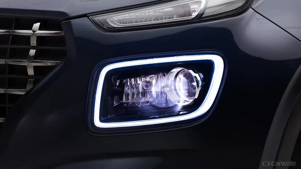 Venue [20192022] Headlight Image, Venue [20192022] Photos in India