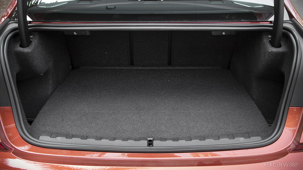 bmw 3 series estate boot space