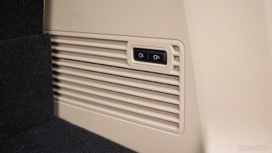 Endeavour Boot Rear Seat Fold/Unfold Switches Image, Endeavour Photos