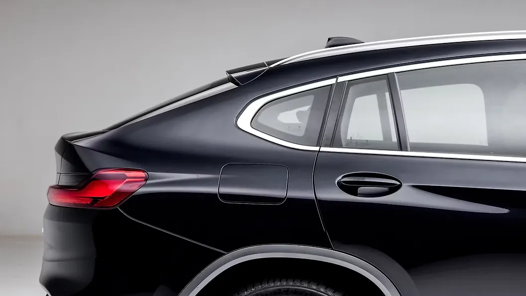 x4-rear-quarter-glass x4-rear-quarter-glass