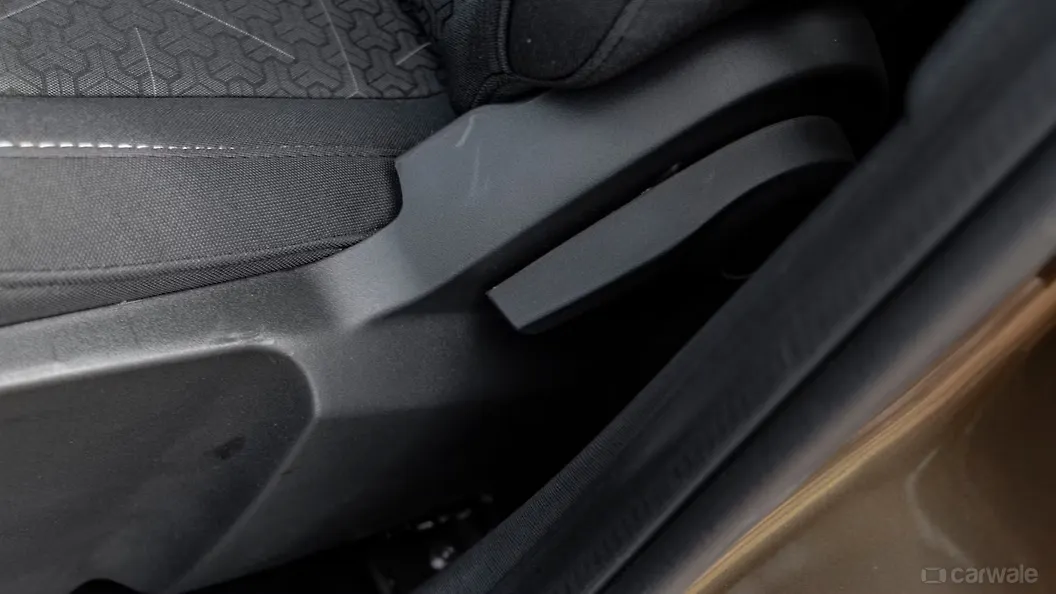 Punch Seat Adjustment Manual for Front Passenger Image, Punch Photos in