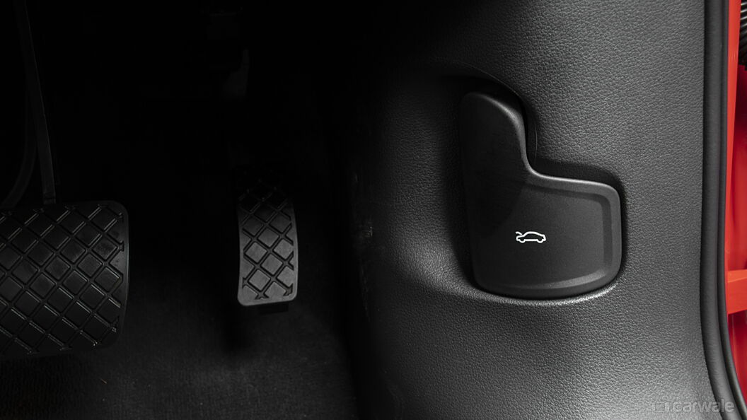 Audi e-tron Bonnet/Hood release
