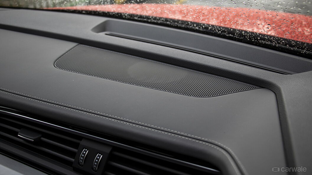 Audi e-tron Central Dashboard - Top Storage/Speaker
