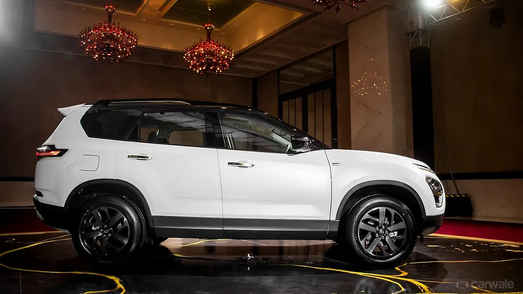 Safari Rear View Image, Safari Photos in India - CarWale