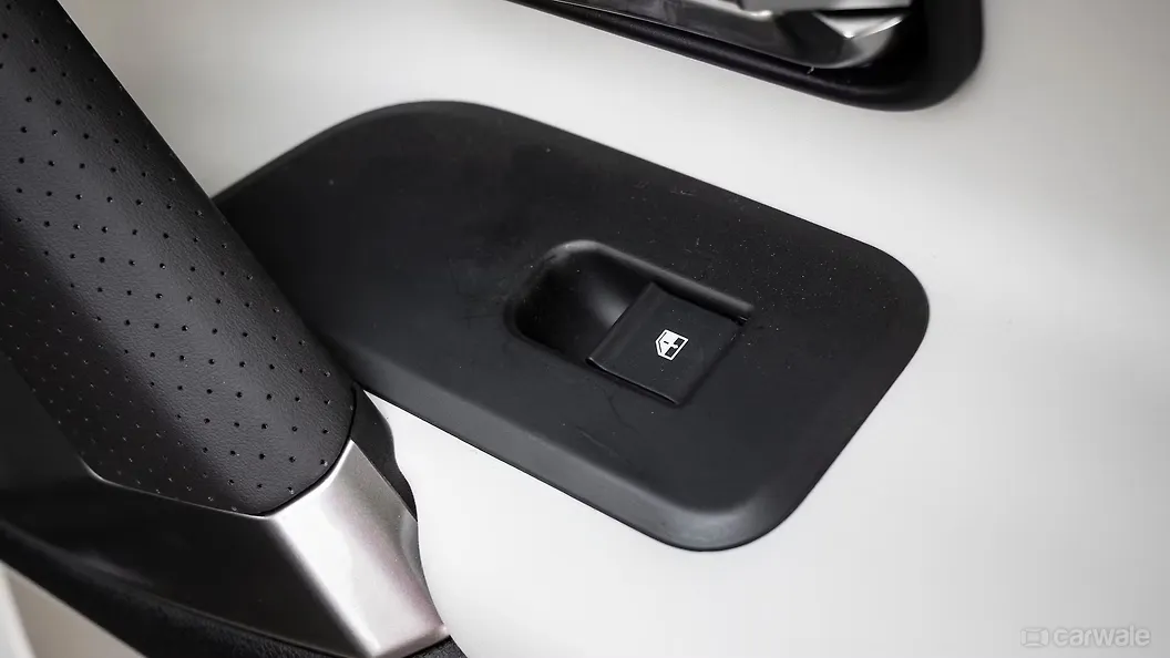 Safari Rear Power Window Switches Image, Safari Photos in India CarWale