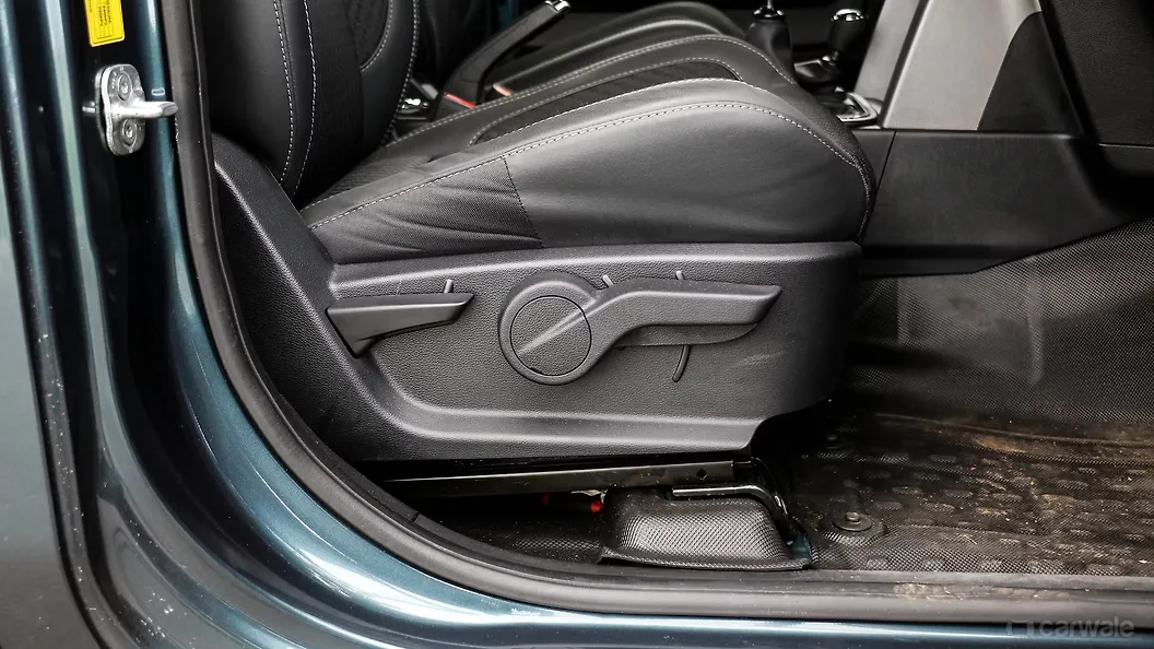 Thar Seat Adjustment Manual for Driver Image, Thar Photos in India