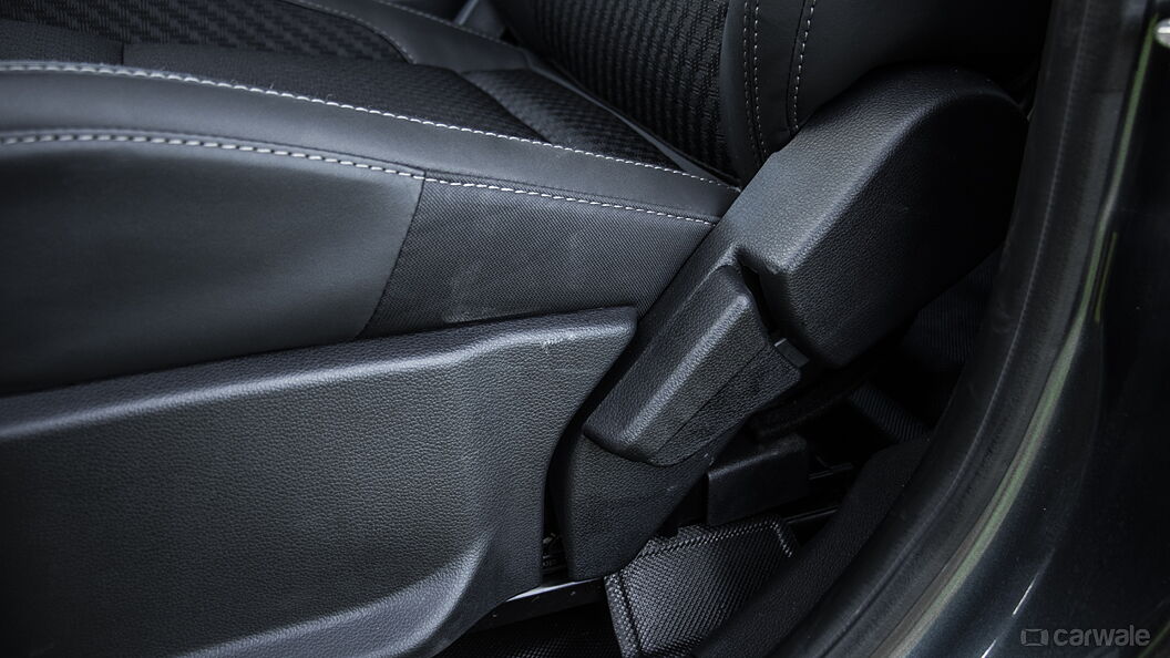 Mahindra Thar Seat Adjustment Manual for Front Passenger