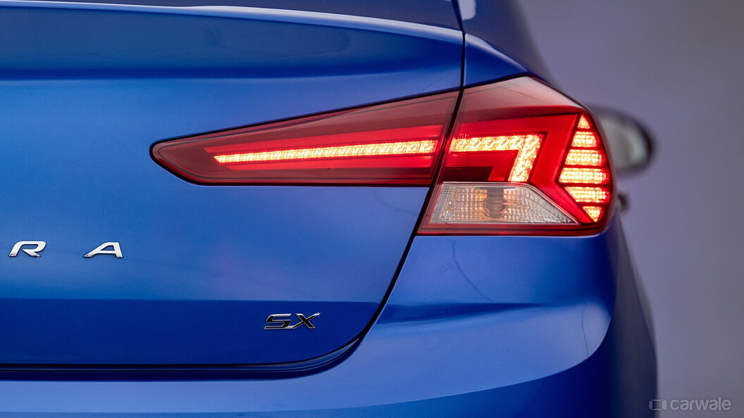 Hyundai Elantra Rear Signal/Blinker Light
