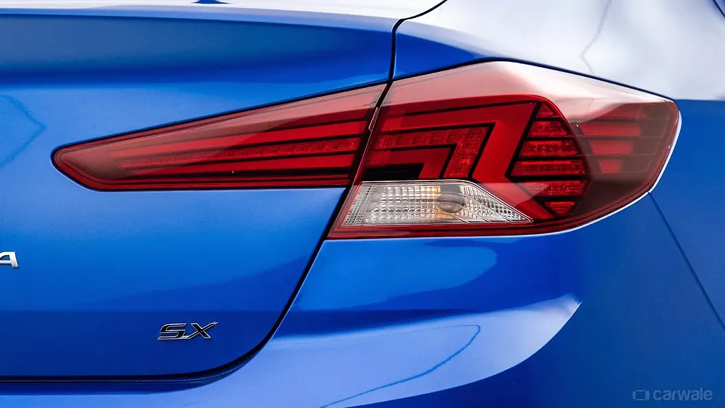 elantra tail light