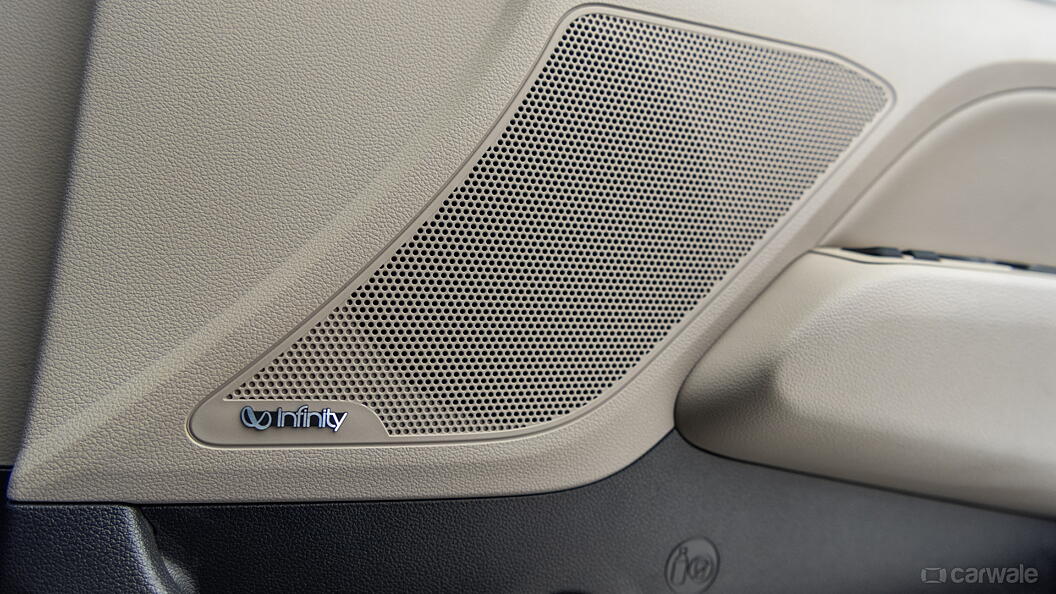 Elantra Front Speakers Image, Elantra Photos in India - CarWale