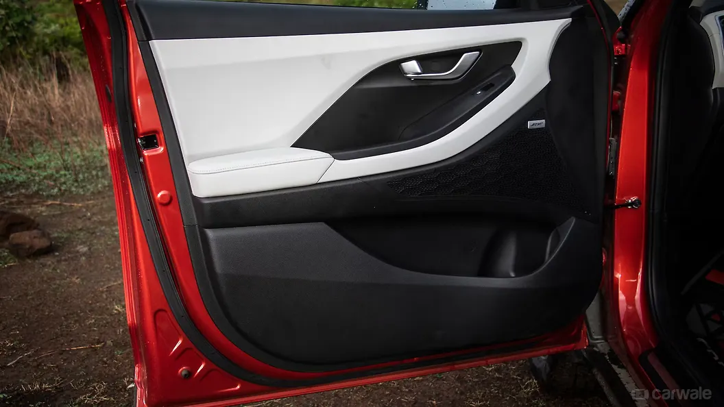 Creta Front Left Door Pad Image, Creta Photos in India CarWale