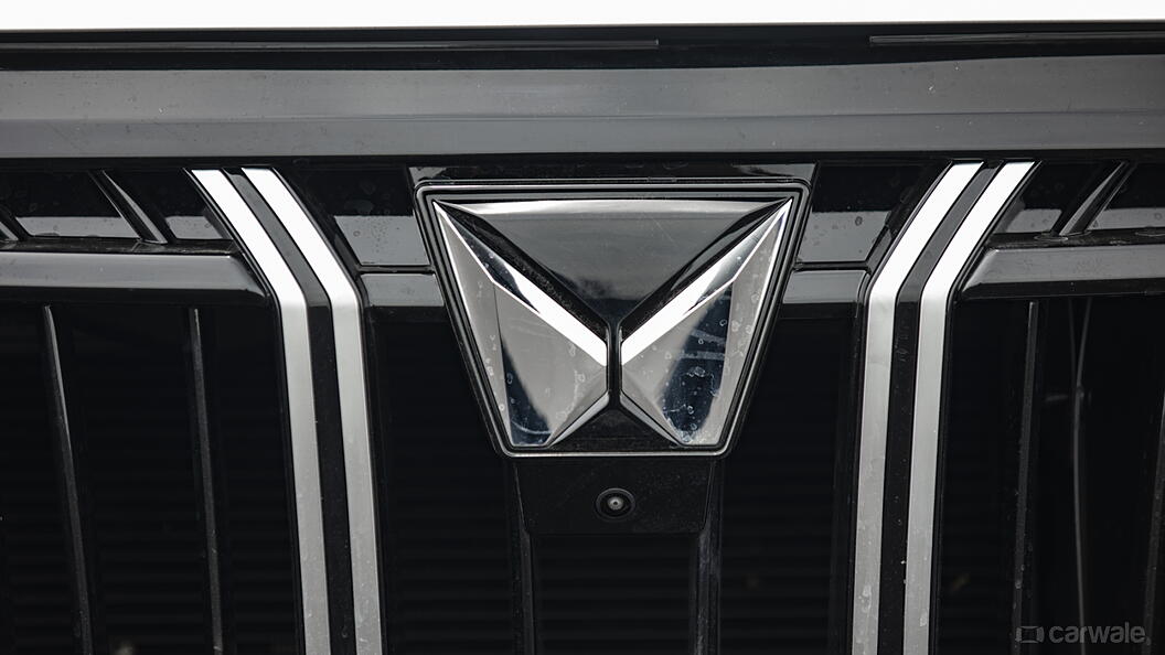 XUV700 Front Logo Image, XUV700 Photos in India - CarWale