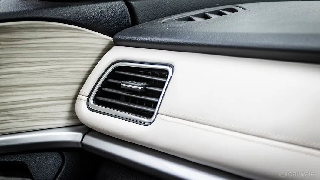 XUV700 Front Passenger Air Vent Image, XUV700 Photos in India CarWale