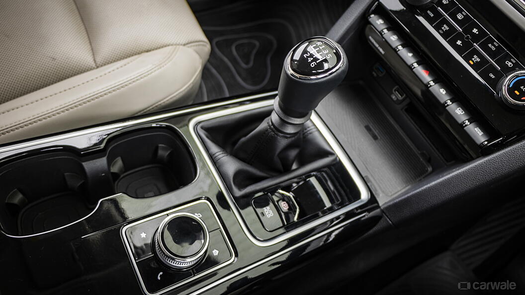XUV700 Gear Shifter Gear Shifter Stalk Image XUV700 Photos In India xuv700-gear-shifter-gear-shifter-stalk-image-xuv700-photos-in-india