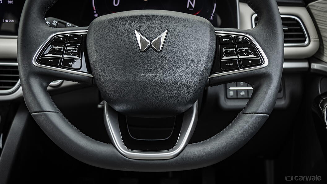 XUV700 Steering Mounted Controls Image XUV700 Photos In India CarWale mahindra-xuv700-price-in-india-et-auto