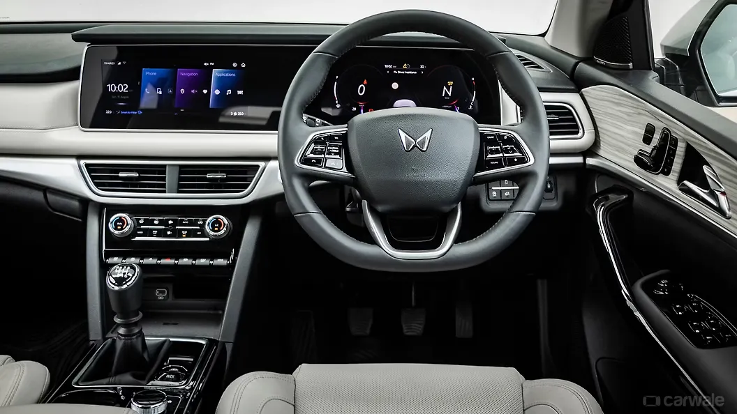 XUV700 Steering Wheel Image XUV700 Photos In India CarWale mahindra-xuv700-ax7-luxury-pack-awd-top-model-midnight-black