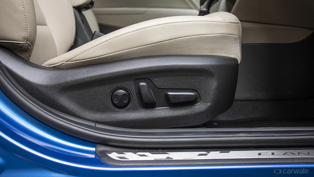 Hyundai Elantra Front-Seats