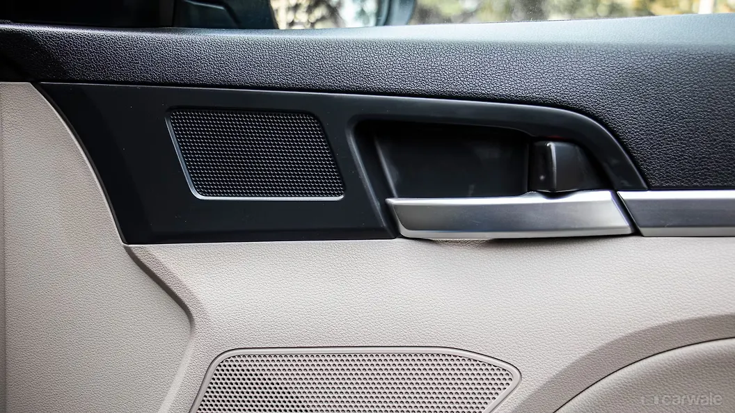 Elantra Door Handles Image, Elantra Photos in India CarWale