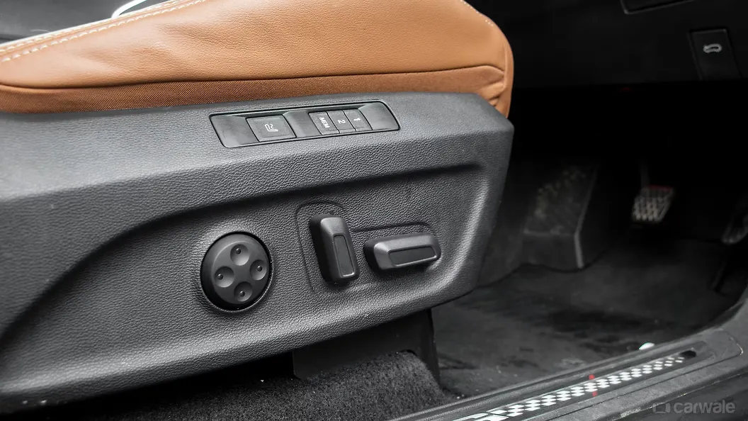 Gloster Seat Adjustment Electric for Driver Image, Gloster Photos in India CarWale