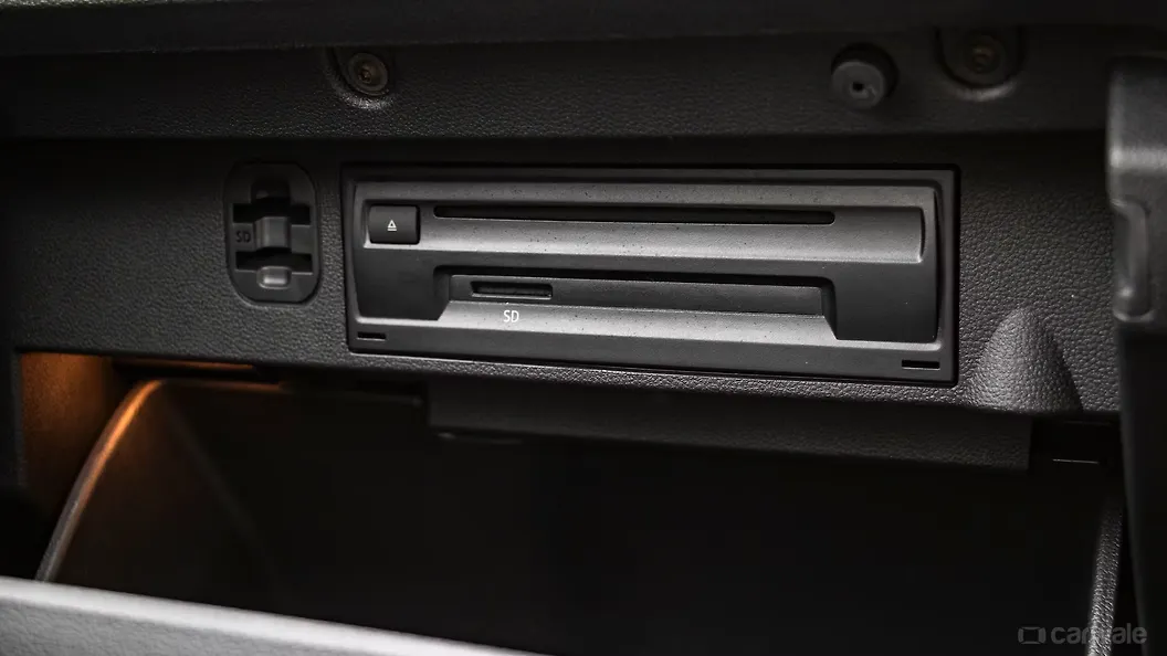 TRoc [20202021] CD Drive in Glove Box Image, TRoc [20202021] Photos