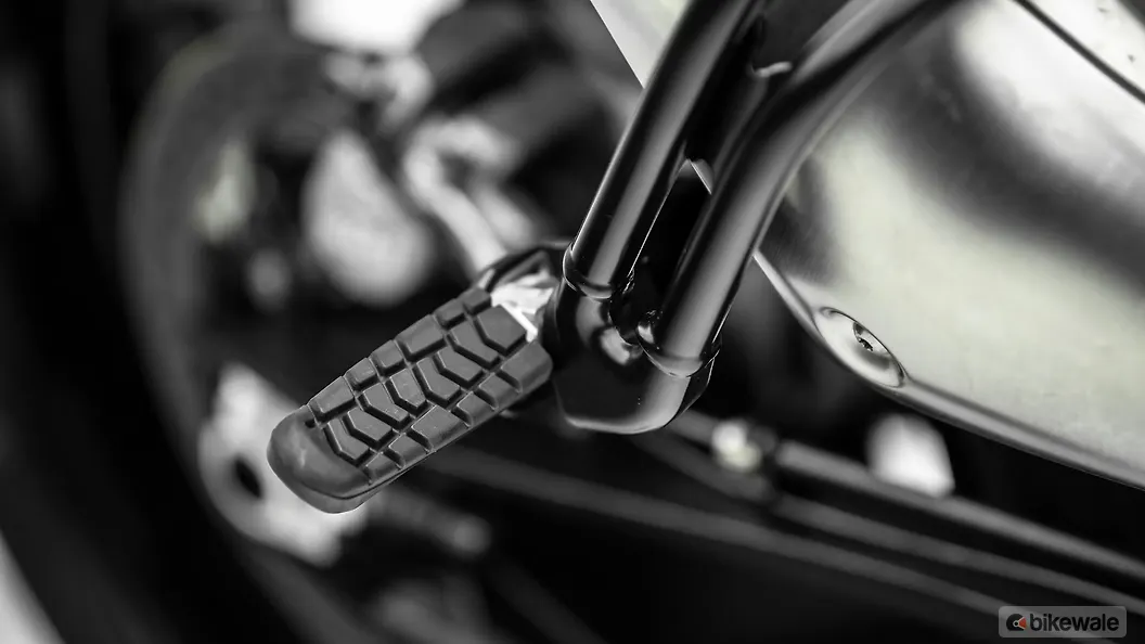 KTM 790 Duke Rear FootPeg Image – BikeWale