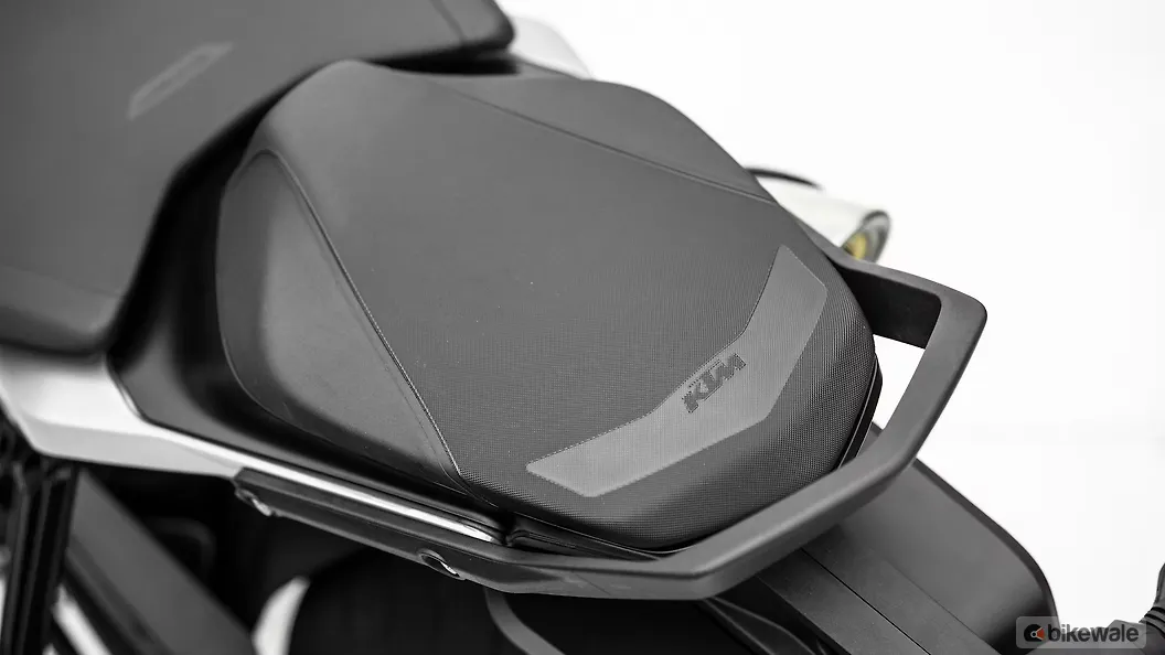 ktm duke 790 seat height