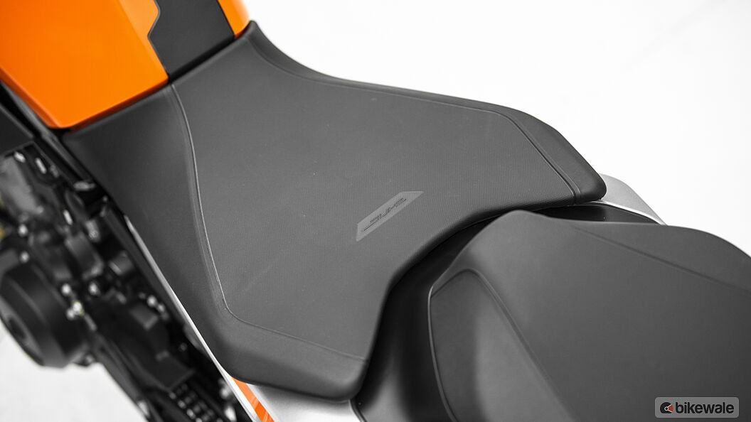 seat height ktm 790 duke