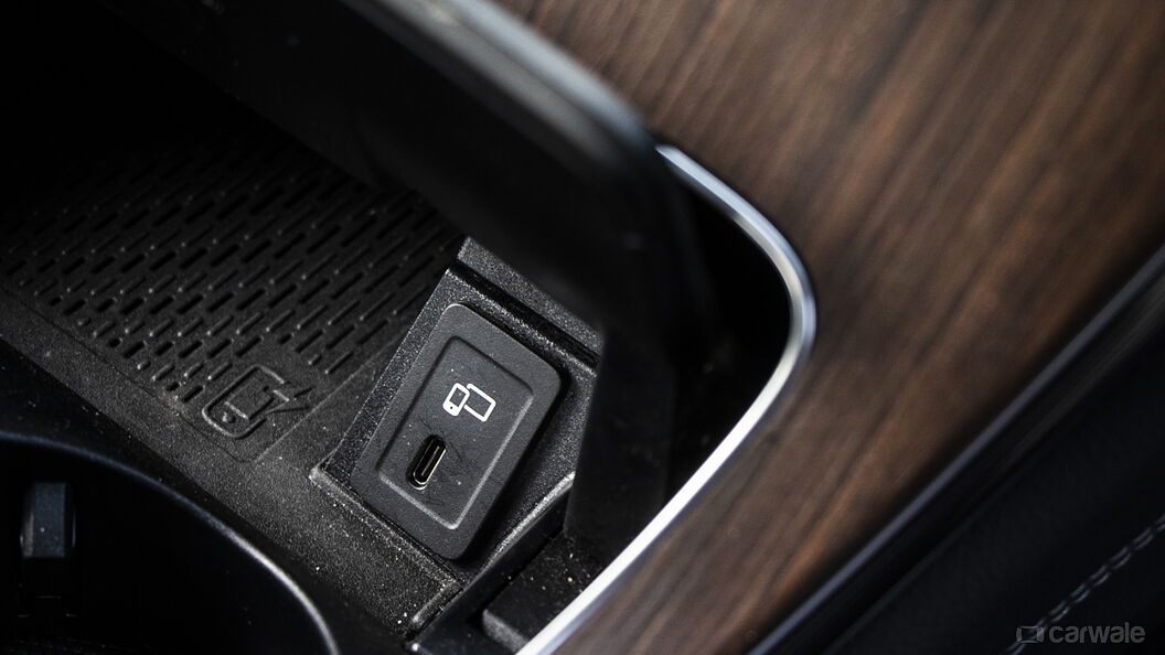Discontinued Mercedes-Benz GLC 2019 USB Port/AUX/Power Socket/Wireless Charging