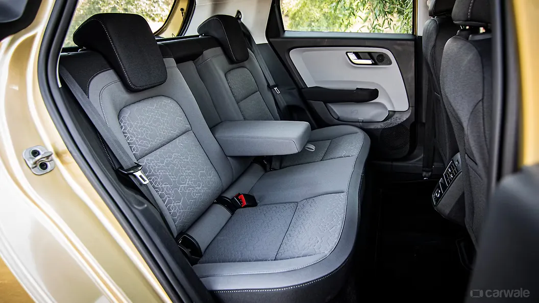 Altroz Rear Seat Space Image, Altroz Photos in India CarWale
