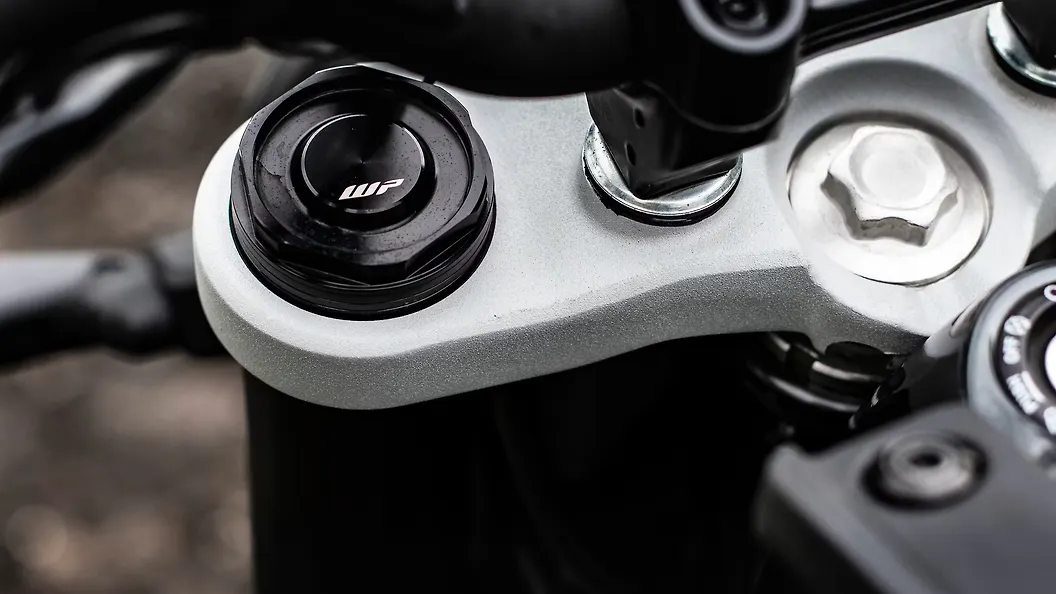 Husqvarna Svartpilen 250 Front Suspension Preload Adjuster Image BikeWale