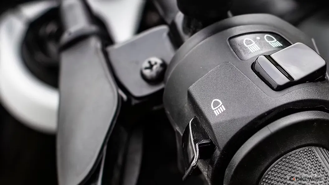 Husqvarna Svartpilen 250 High Beam Low Beam Switch Image – BikeWale