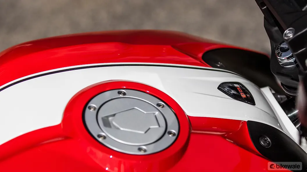 TVS Apache RTR 160 4V Fuel Tank Image BikeWale