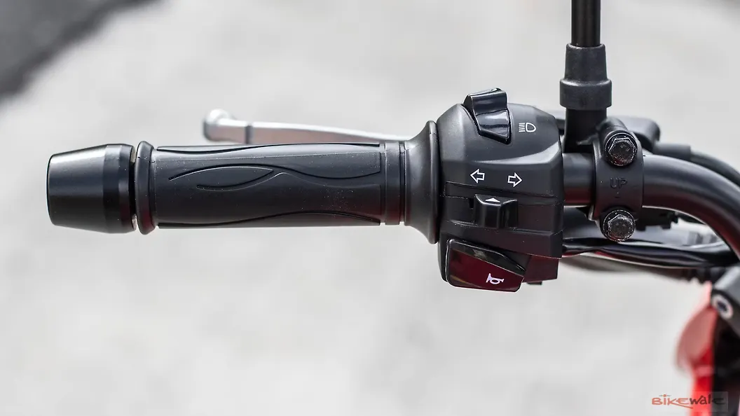 TVS Apache RTR 160 4V Handlebar Image BikeWale