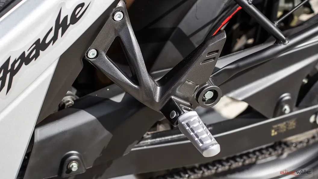 TVS Apache RTR 160 4V Handlebar Image BikeWale