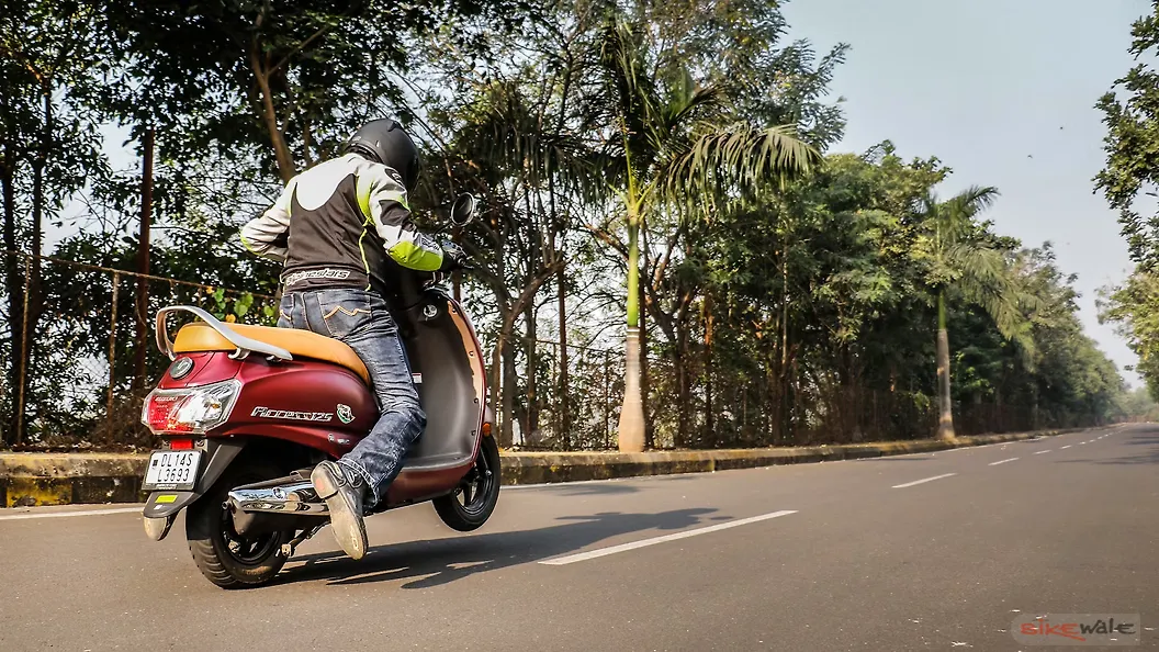 Suzuki Access 125 Headlamps & Turn Signals Image BikeWale