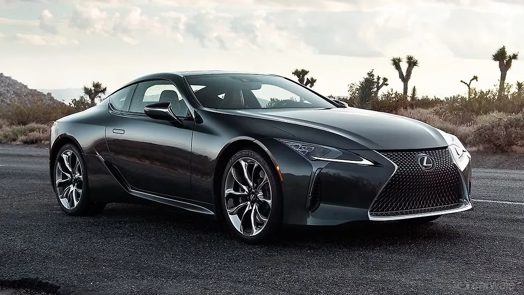 लेक्सस lc 500h ठीक सामने तीन चौथाई