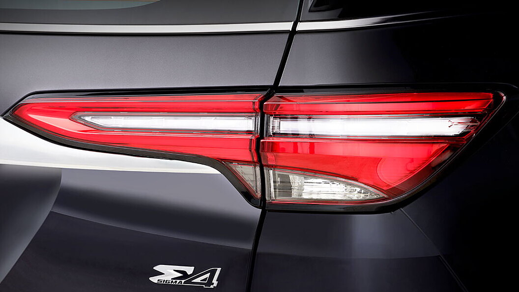 toyota fortuner tail light