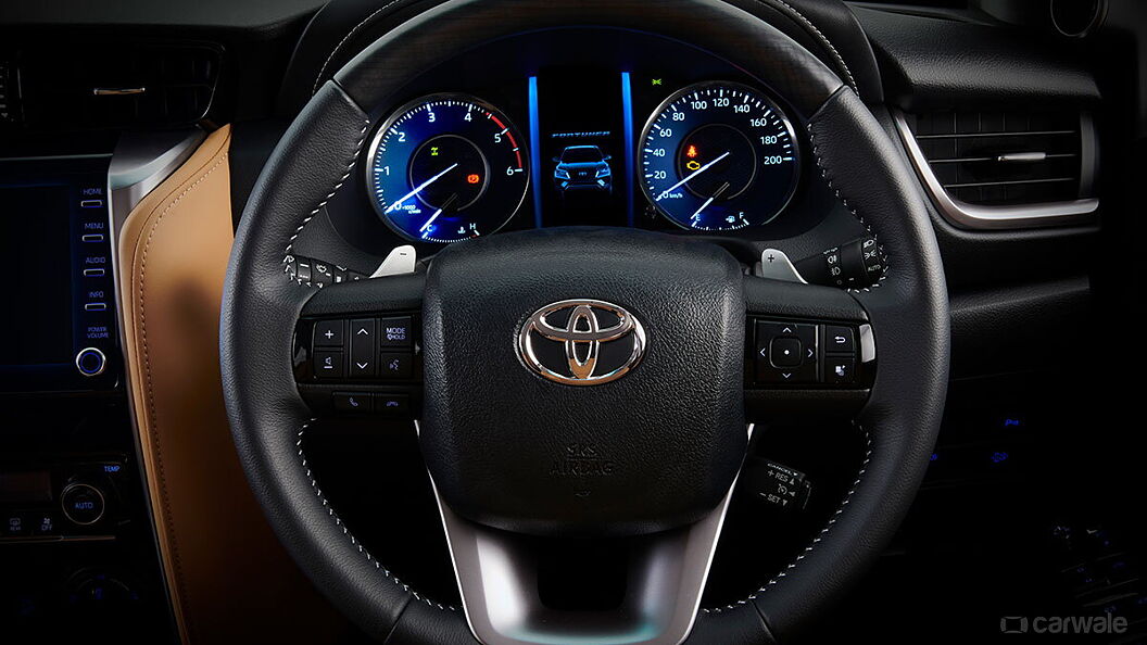 Toyota Fortuner Horn Boss