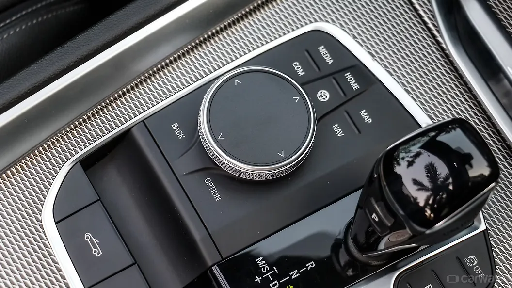 Inside The Stunning Interior Of A Matte Black Bmw Z4. - 6xse53c