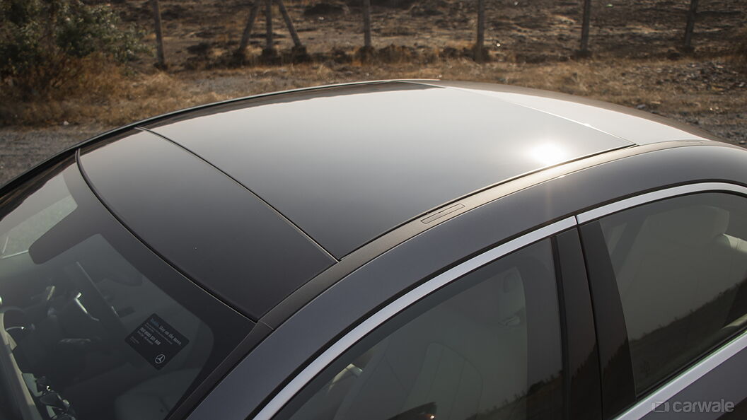 मर्सिडीज़ बेंज़ ए-क्लास लिमोज़ीन [2021-2023] कार की छत