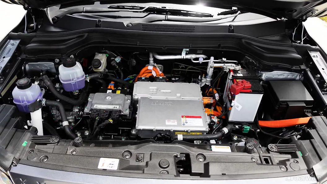 XUV400 Engine Shot Image XUV400 Photos In India CarWale xuv400-engine-shot-image-xuv400-photos-in-india-carwale