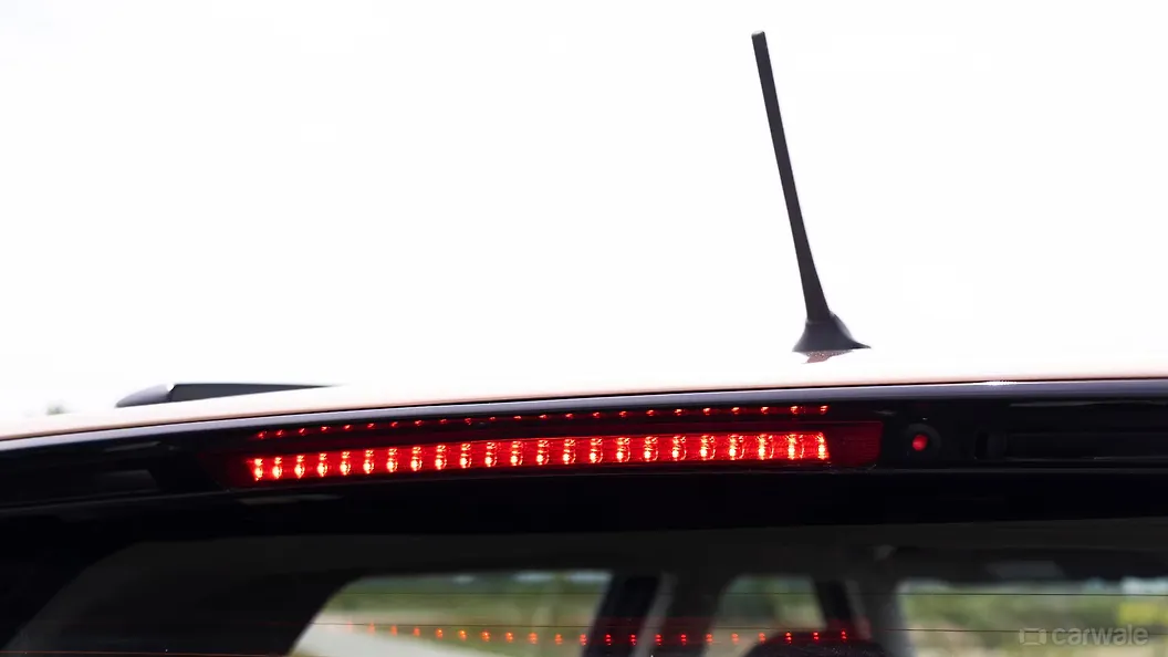 XUV400 Rear High Mounted Stop Lamp Image, XUV400 Photos in India CarWale
