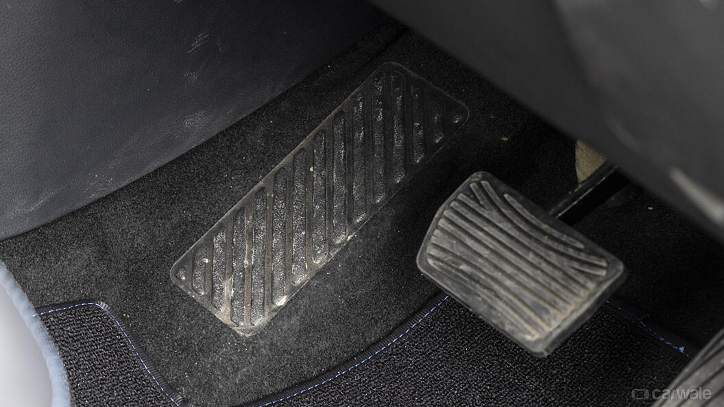 XUV400 Dead Pedal Image, XUV400 Photos in India - CarWale