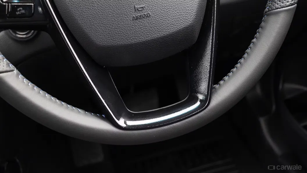 XUV400 Driver Side Airbag Image, XUV400 Photos in India CarWale