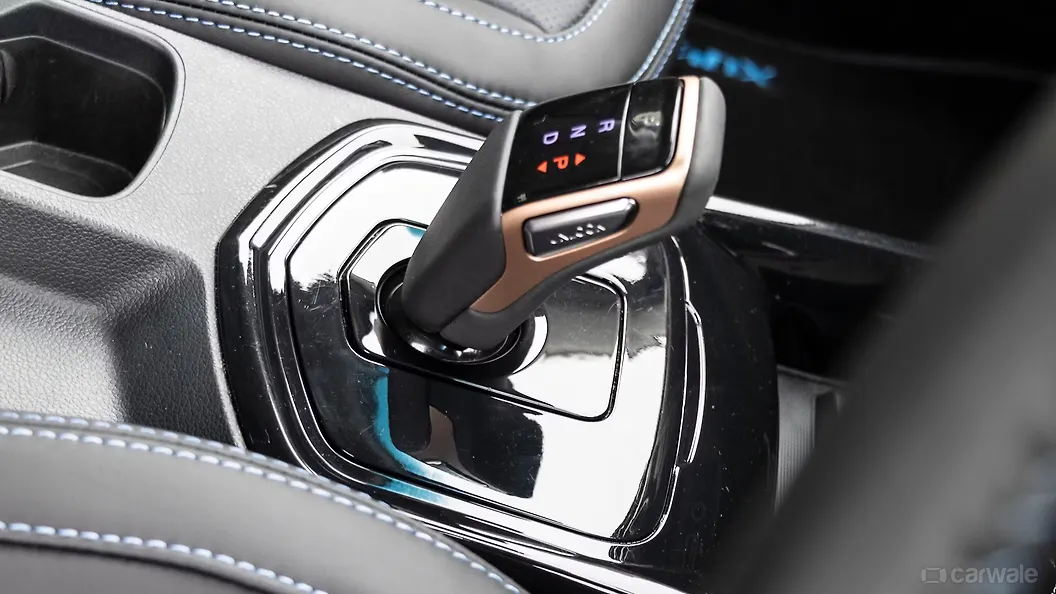 XUV400 Gear Shifter/Gear Shifter Stalk Image, XUV400 Photos in India