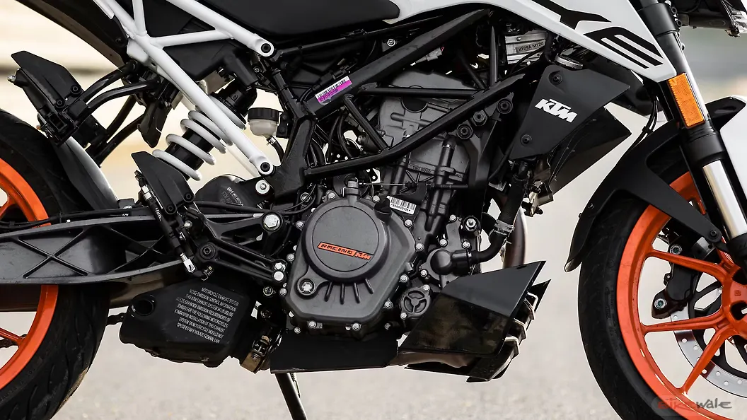 KTM 200 Duke [2021] Front Footpeg Image BikeWale